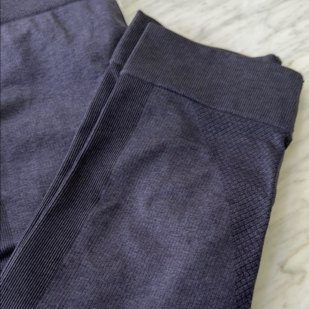 Lululemon Seamless Cropped Leggings - Picture 5 of 6